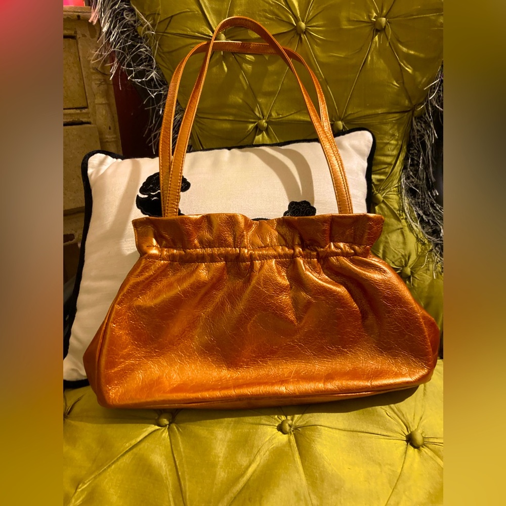 Hobo Inc. bag/purse in a metallic copper color. NWOT. 100$ obo